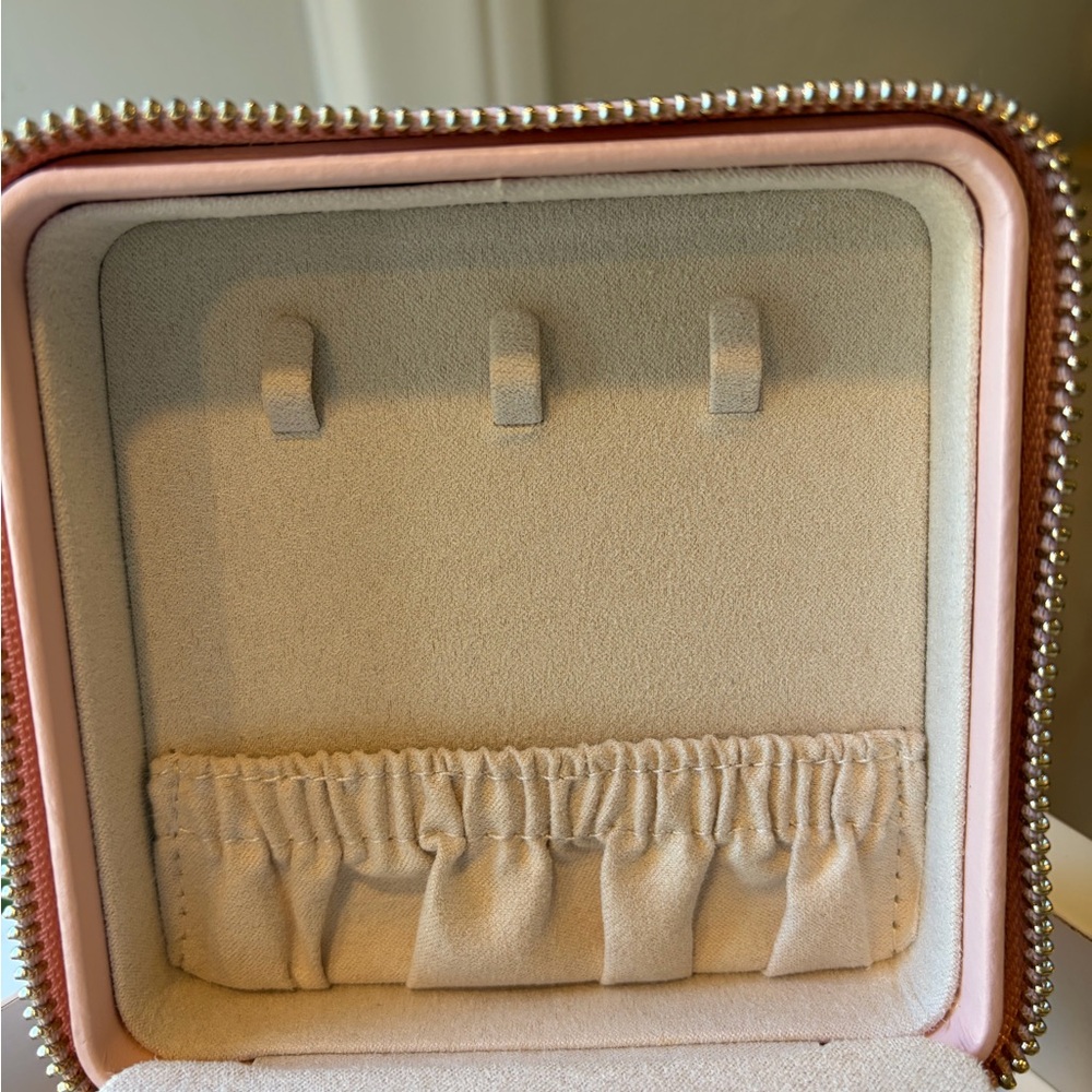 WOLF Pink and Tan Travel Jewelry Organizer - Picture 13 of 14